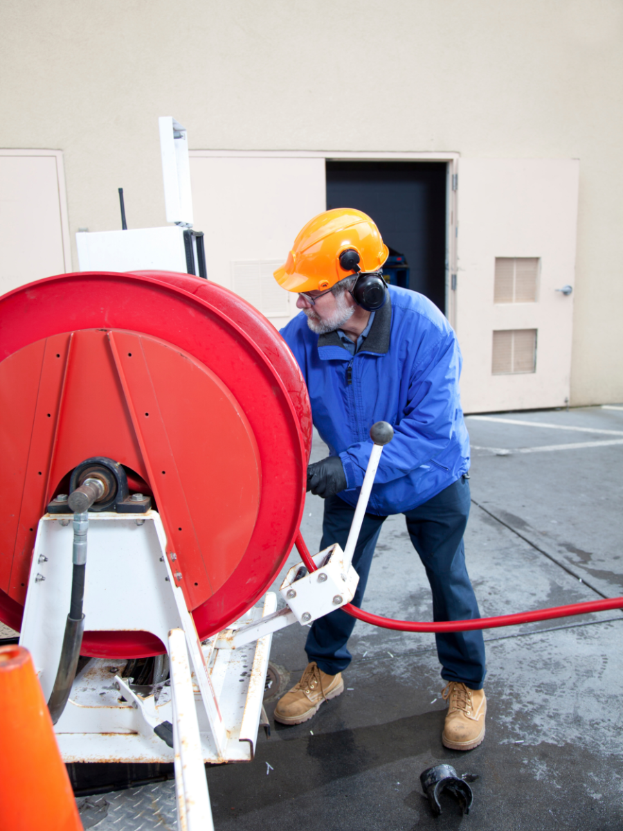 Plumber hydro jetting clogged sewer line